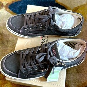 TAOS “Moc Star” sneakers, women’s size 9, NIB